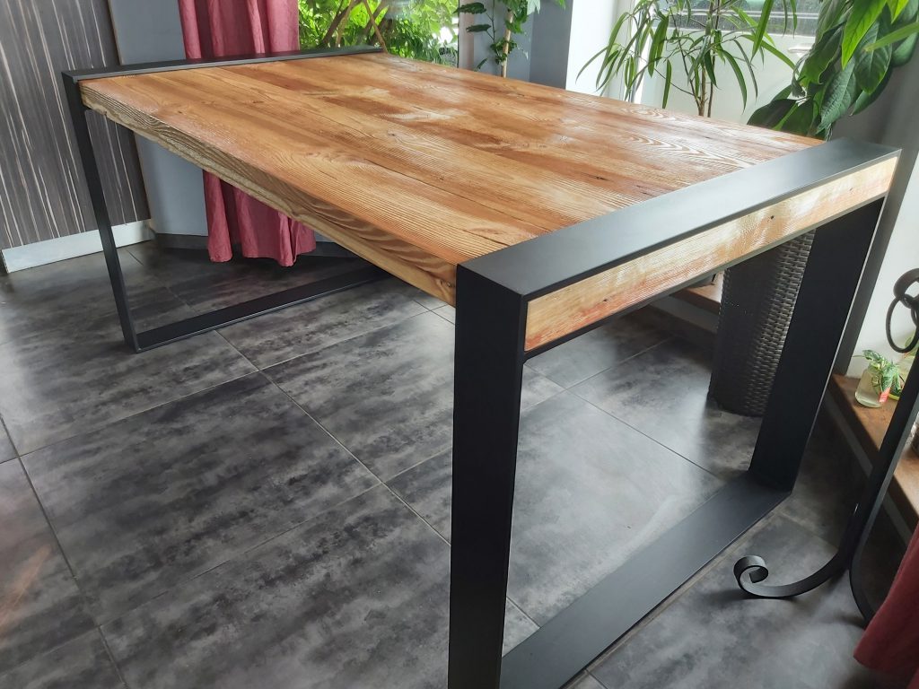stół na zamówienie stare drewno szczotkowany, piaskowany.na metalowych nogach
