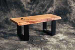 drewniany stolik kawowy live edge, na wymiar, na zamówienie, poznań